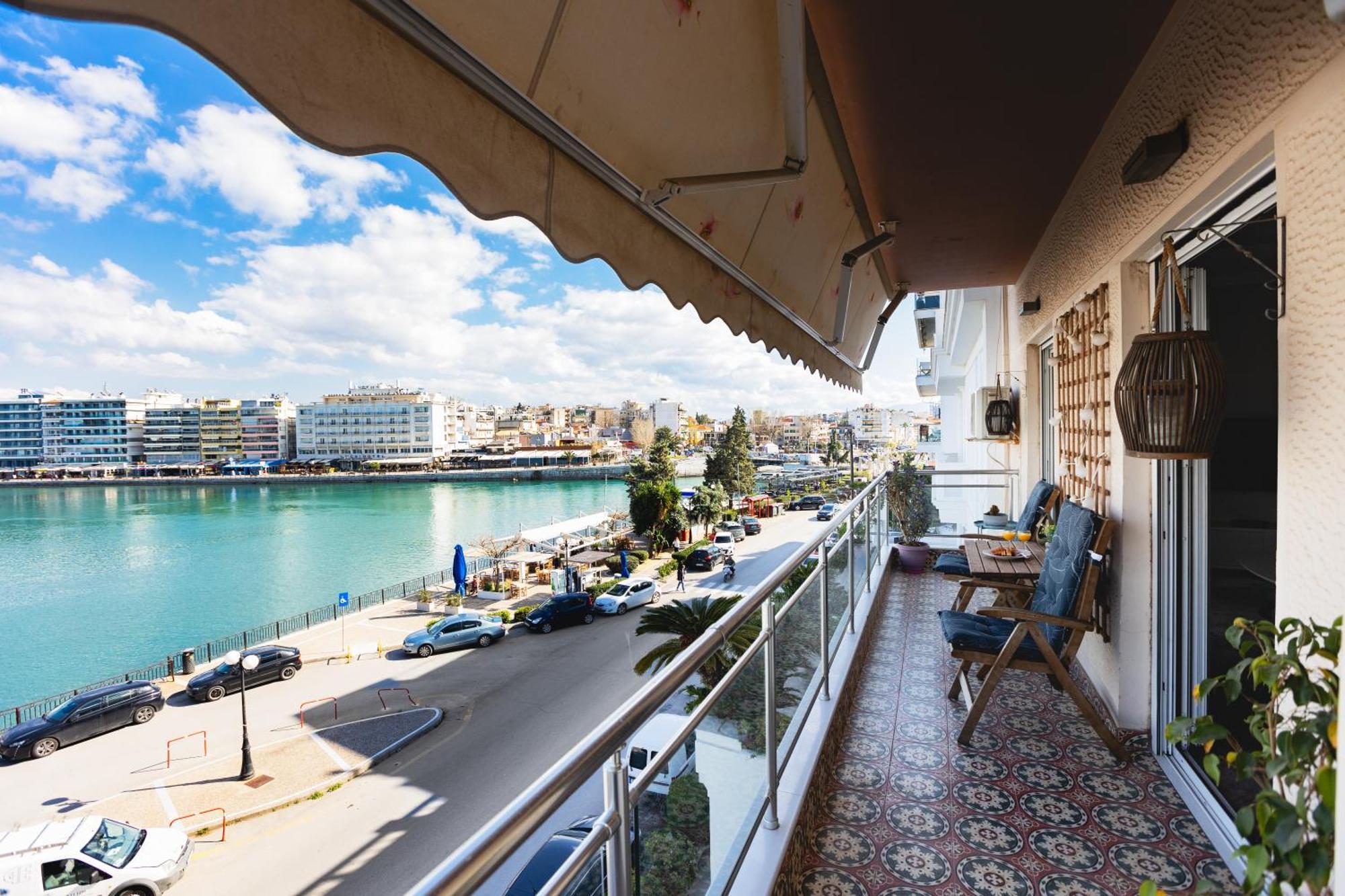 Debbies Διαμέρισμα Δίπλα Στο Νερό #2 ! Chalkida Bagian luar foto